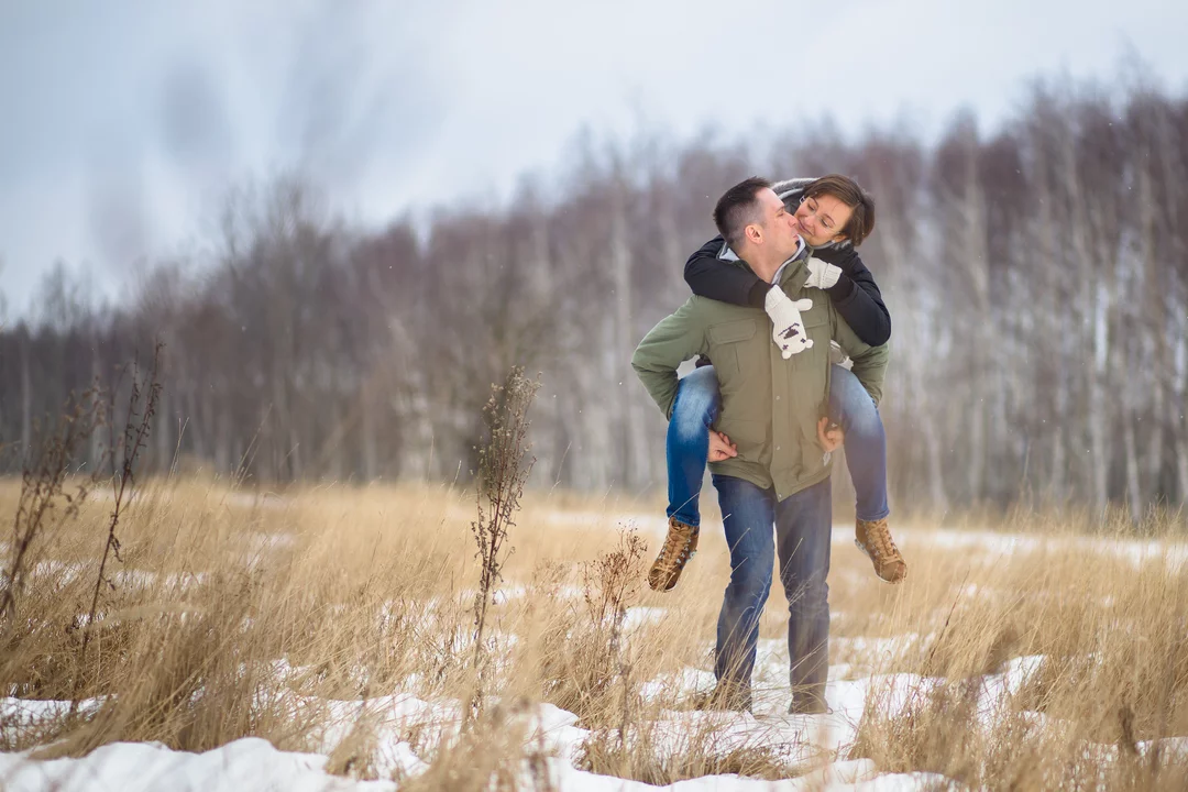 018 zimowa sesja narzeczenska waleriany puszcza marianska