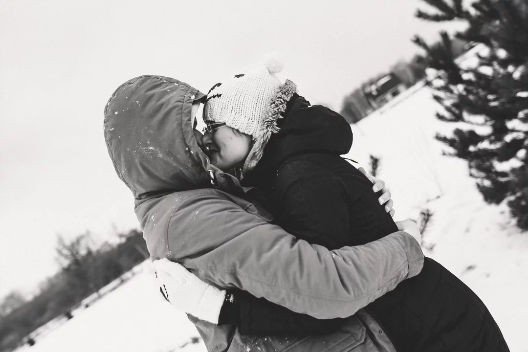 022 zimowa sesja narzeczenska waleriany puszcza marianska